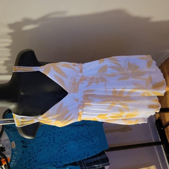 White Top with Yellow Floral Pattern - Picture 2 of 8